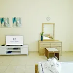 Budget Studio Apt Near Metro & Mall - Med64