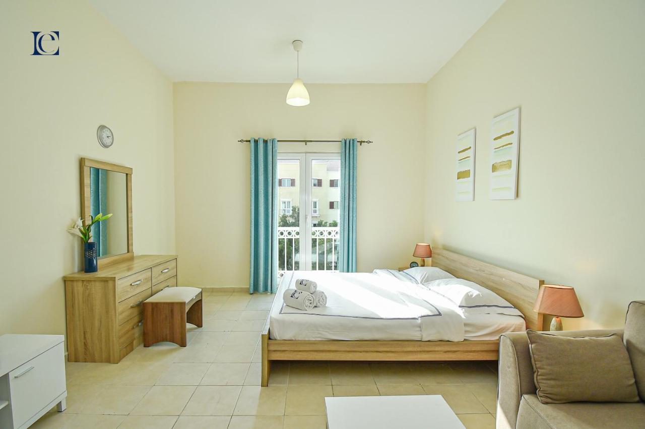 Budget Studio Apt Near Metro & Mall - Med64 Apartment