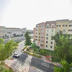 Budget Studio Apt Near Metro & Mall - Med64