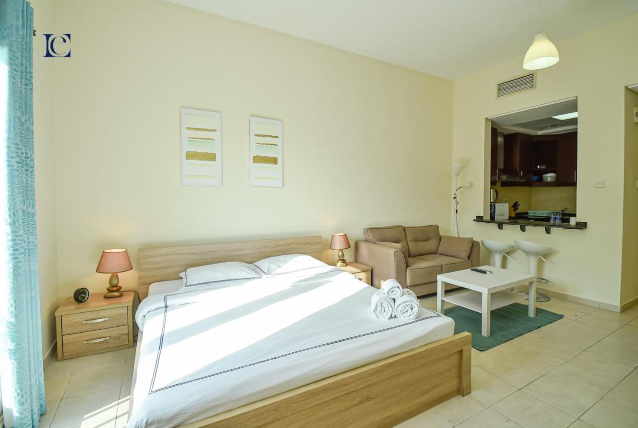Budget Studio Apt Near Metro & Mall - Med64 Apartment Dubai