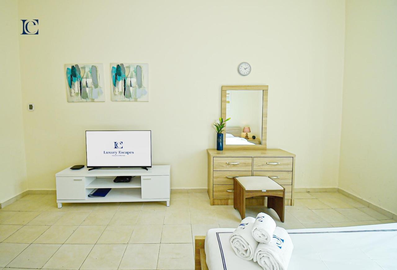 Budget Studio Apt Near Metro & Mall - Med64 * Dubai